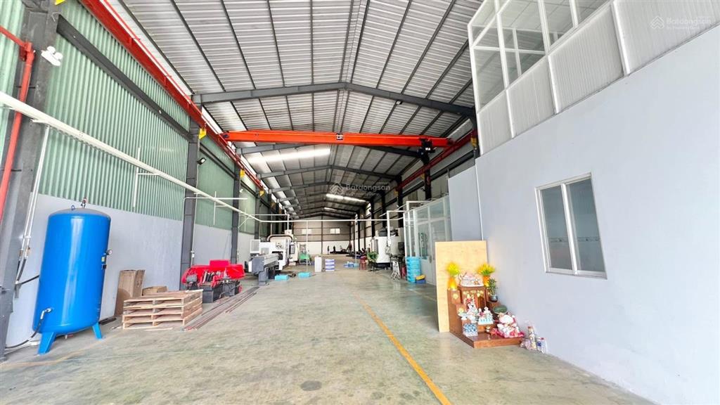 Cho thuê nhà kho 350m2 tại mặt tiền quốc lộ 1a quận 12. gần bến xe an sương, xe container chui kho