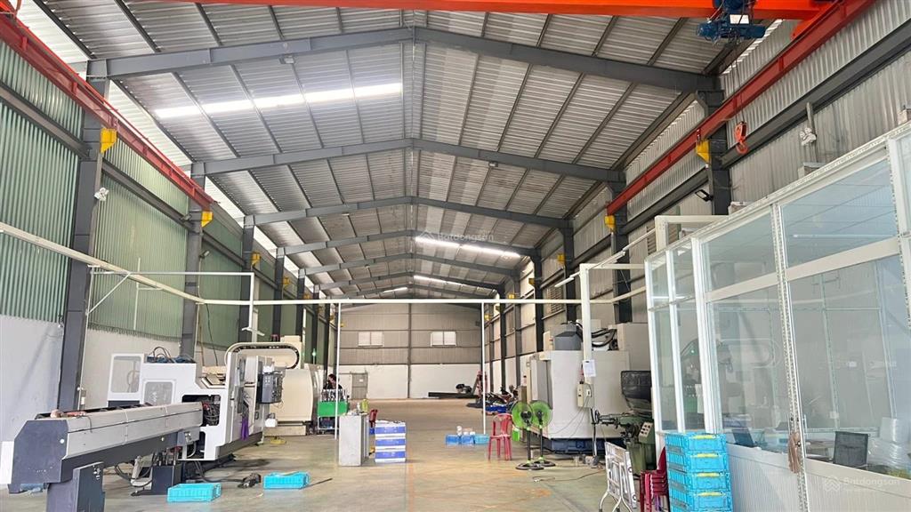 Cho thuê nhà kho 350m2 tại mặt tiền quốc lộ 1a quận 12. gần bến xe an sương, xe container chui kho
