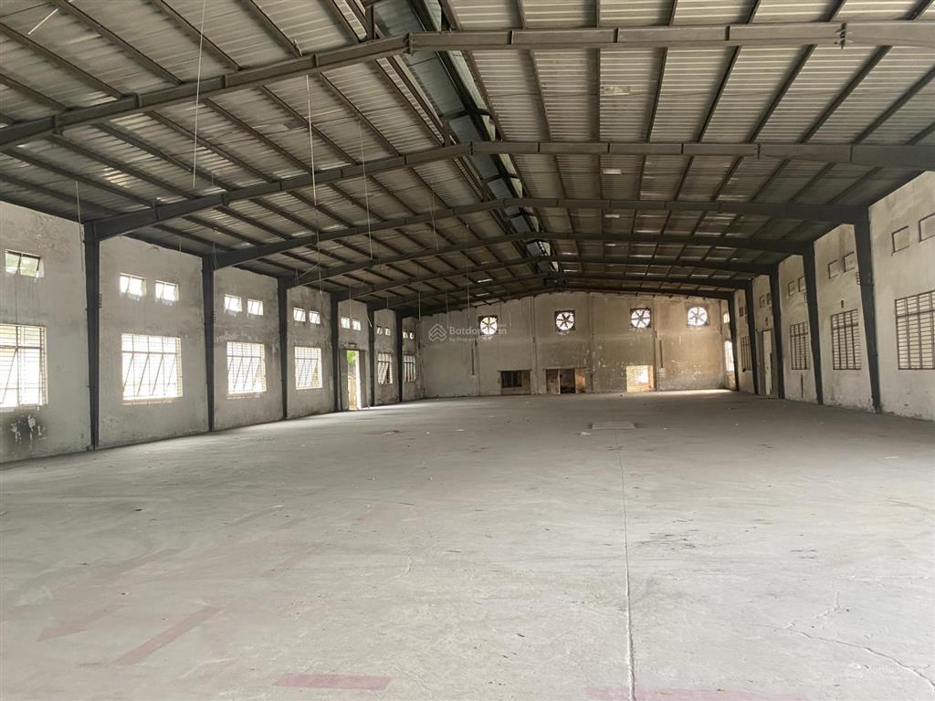 Cho thuê nhà xưởng 620m2 ngang 12x52m, 37tr/th tại 1/ ql1a, gần bến xe, xe cont40fe chui kho