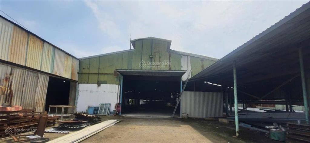 Cho thuê nhà xưởng 1100m2 giá 65tr/th, khách chành xe hết hạn hd tại quốc lộ 1a, xe container
