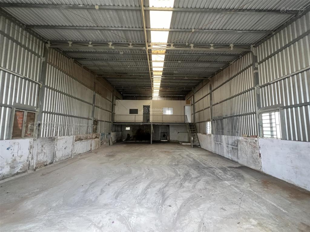  cho thuê nhà xưởng 1700m2, giá 80tr tại thạnh lộc, quận 12  xe full tải đỗ kho