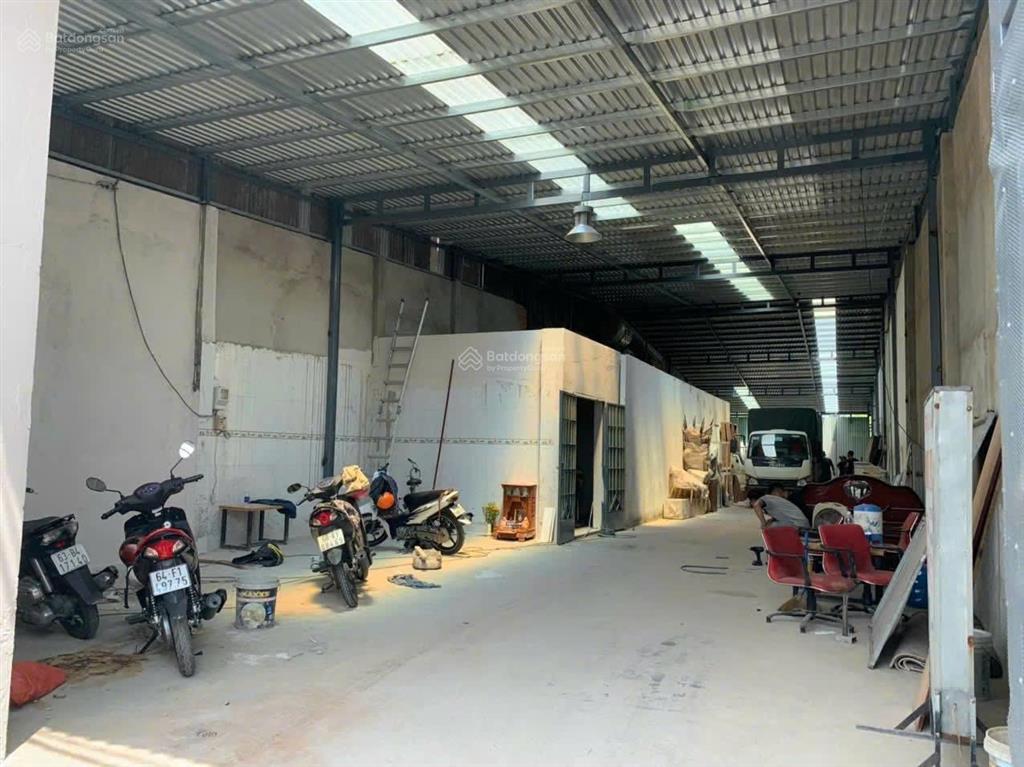 Cho thuê nhà kho 330m2 giá 15 triệu khách hết hạn hđ tại lê văn khương gần q12. xe tải di chuyển