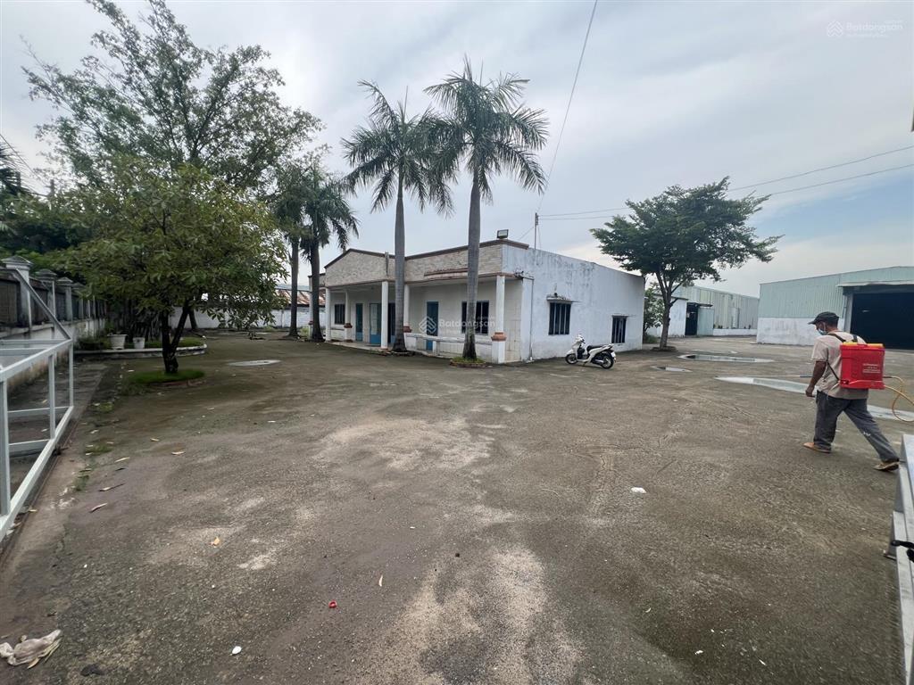Cho thuê nhà xưởng tổng diện tích 1500m2. xây dựng 800m2 giá thuê 30tr. đường xe tải. dạ ngành nghề