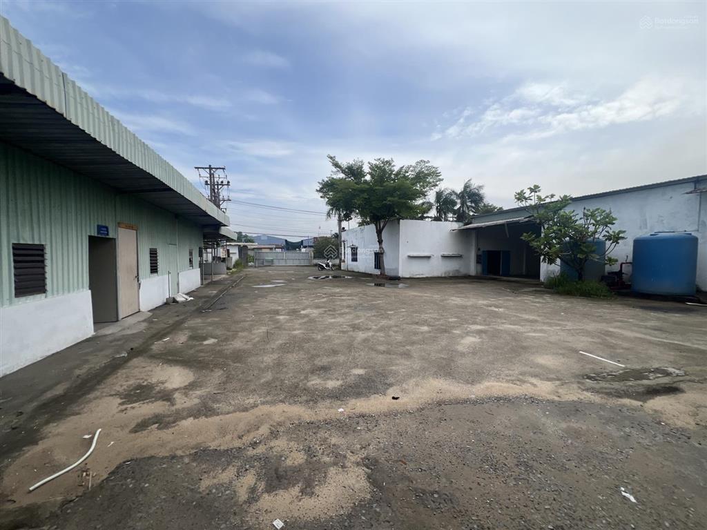 Cho thuê nhà xưởng tổng diện tích 1500m2. xây dựng 800m2 giá thuê 30tr. đường xe tải. dạ ngành nghề