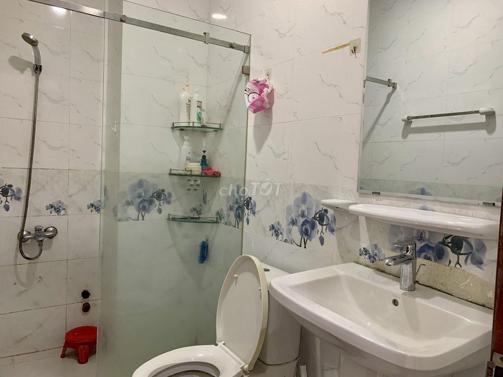 Chính chủ CHDV cao cấp có ban công. View Sân banh. Đường 22 Linh Đông