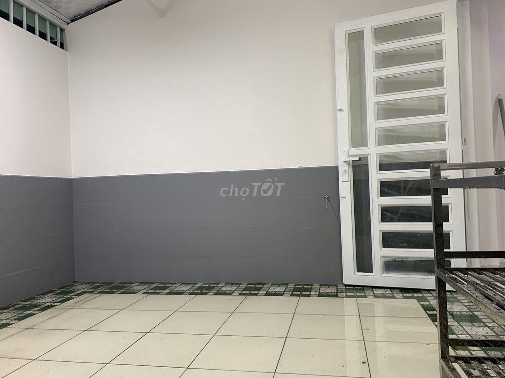 Nguyên 1 lầu (2.5 Phòng) 55m2, Đường 22 Linh Đông. View sân banh.