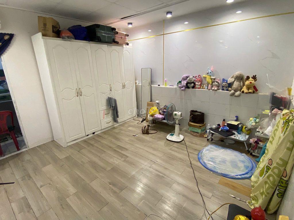 Nguyên 1 lầu (2.5 Phòng) 55m2, Đường 22 Linh Đông. View sân banh.