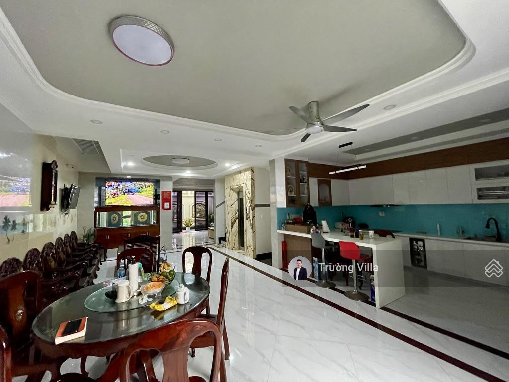 Bán nhà phố kdc thủ thiêm villa  dt đất 8x22m, dts 559m2 đã có sổ hồng cá nhân