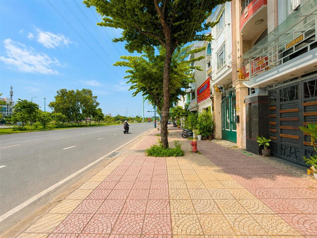 Bán lô đất 4,5m x 22m mặt tiền đường đồng văn cống (lộ giới 60m). giá bán nhanh 15,5 tỷ