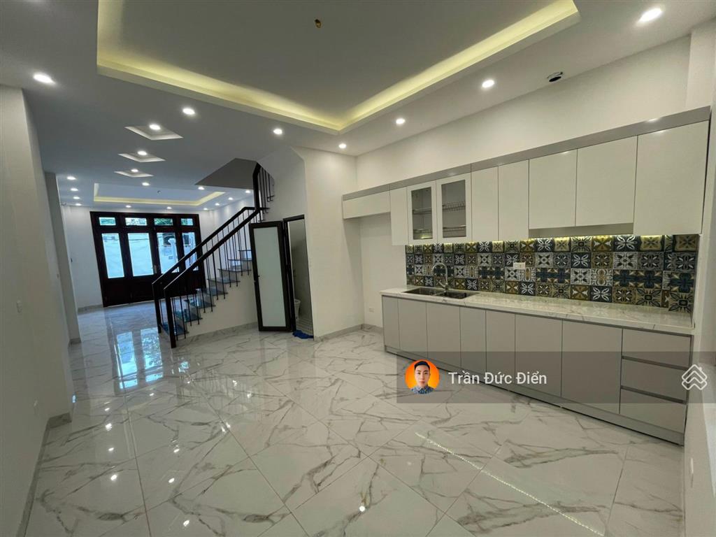 Bán nhanh 30m2 nhà 4,5 tầng tổ 13 thạch bàn, mặt tiền đẹp 5m, trước nhà thoáng tầm nhìn, ngõ riêng