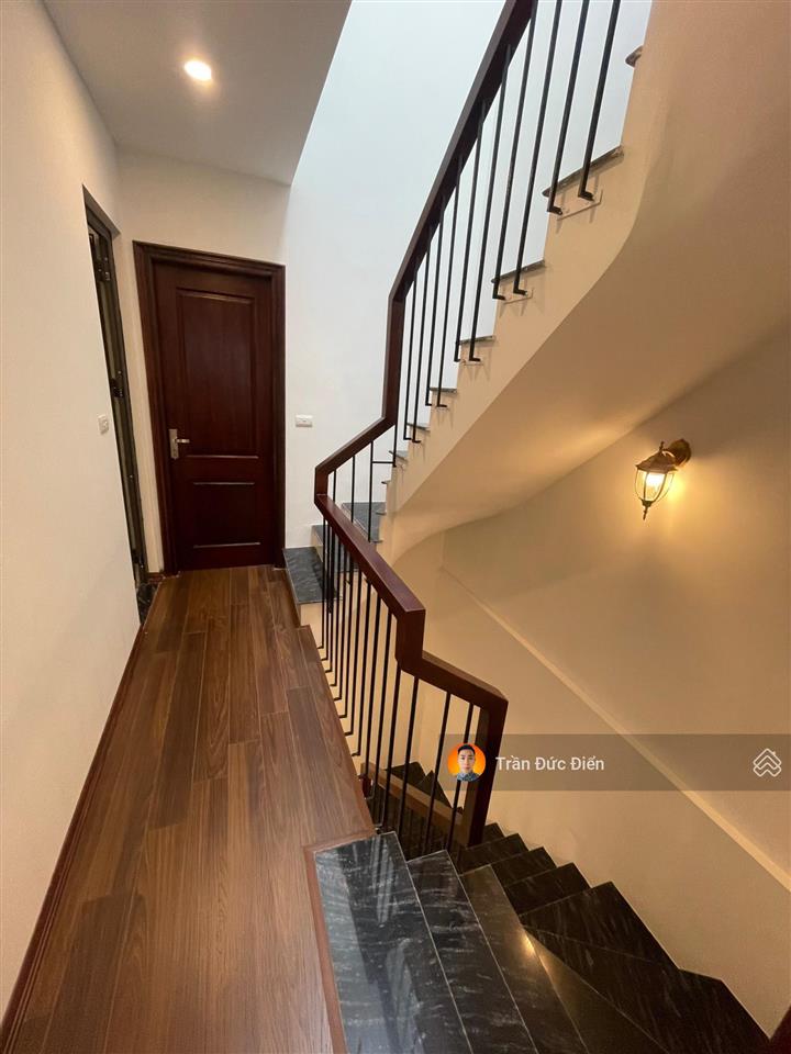 Bán nhanh 30m2 nhà 4,5 tầng tổ 13 thạch bàn, mặt tiền đẹp 5m, trước nhà thoáng tầm nhìn, ngõ riêng