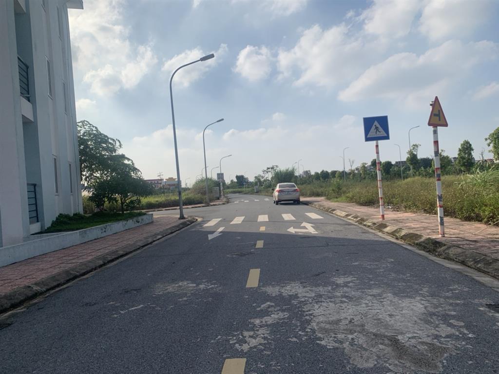 Hàng hiếm trên thị trường, 66m2 lô 2 mặt đường trước nhà thoáng, định cư hoặc làm văn phòng rất đẹp