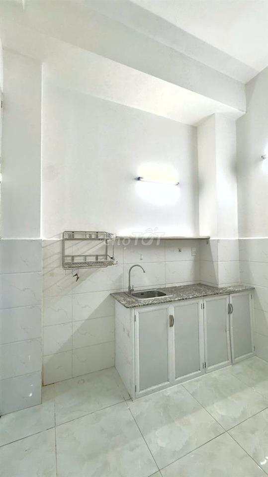 Căn hộ dịch vụ có gác rộng, full nội thất, kế bên UFM