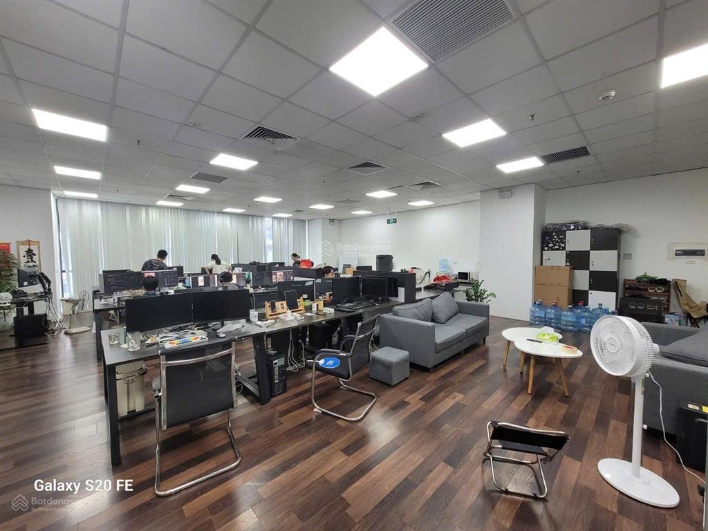 Cho thuê sàn văn phòng goldseason nguyễn tuân, 500m2 có cắt, có sẵn nội thất vào được luôn
