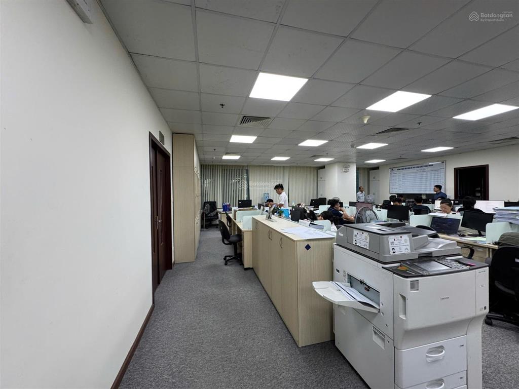 Bql cho thuê văn phòng 300m2 tại tòa diamond flower. sẵn nội thất, bàn giao vào sử dụng được luôn