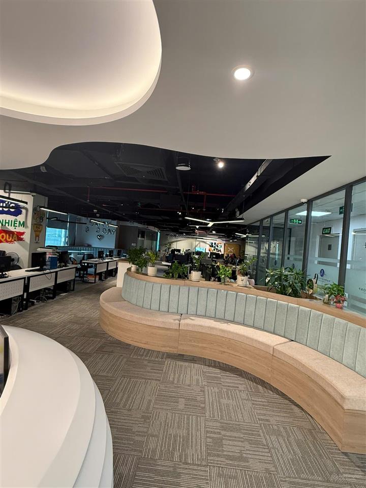 Cho thuê văn phòng tòa thành công 530m2 có sẵn nội thất, vào được luôn. văn phòng đẹp chuyên nghiệp