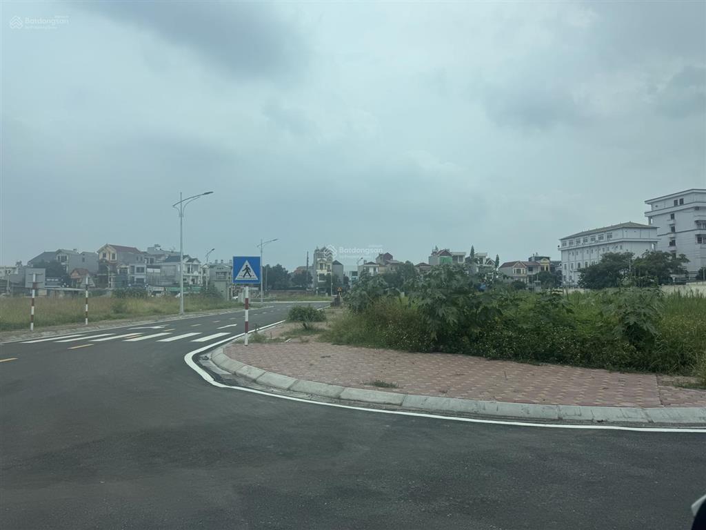 Bán lô đất tái định cư liên mạc  thượng cát  chân đê trường học giáp doanh trại bộ đội. giá đẹp