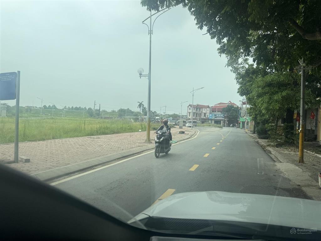 Bán lô đất tái định cư liên mạc  thượng cát  chân đê trường học giáp doanh trại bộ đội. giá đẹp