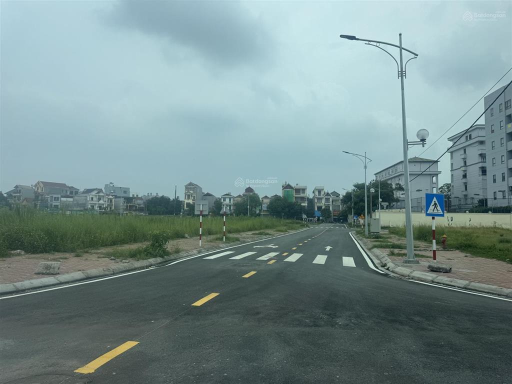 Bán lô đất tái định cư liên mạc  thượng cát  chân đê trường học giáp doanh trại bộ đội. giá đẹp