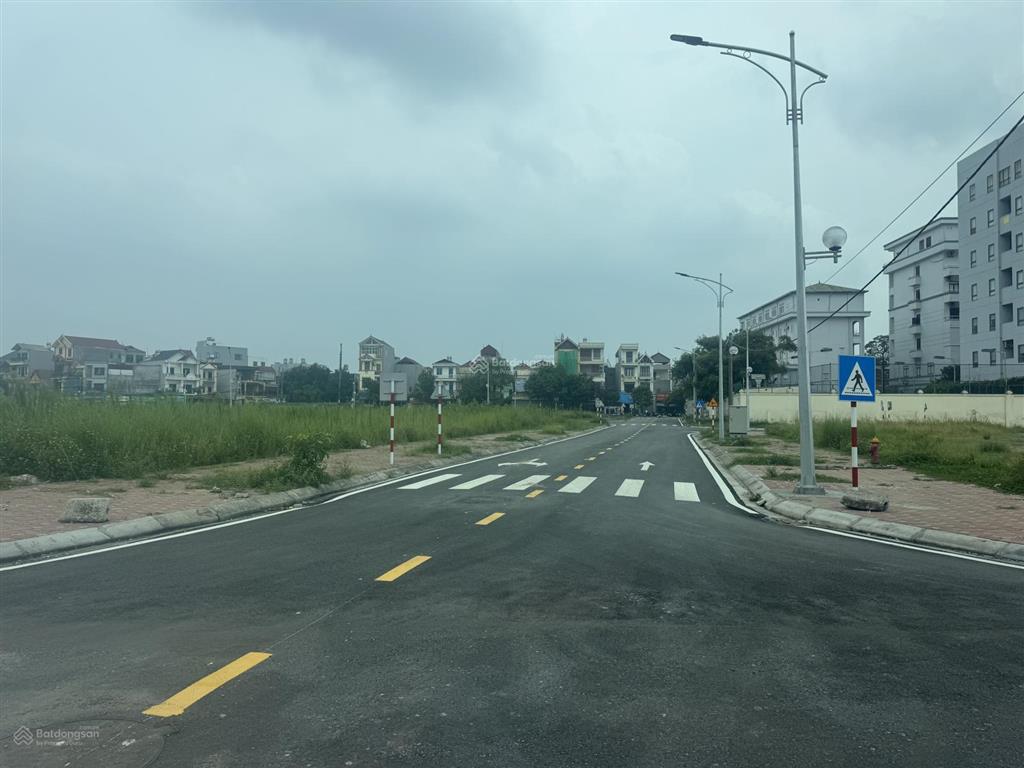 Bán lô đất tái định cư liên mạc  thượng cát  chân đê trường học giáp doanh trại bộ đội. giá đẹp