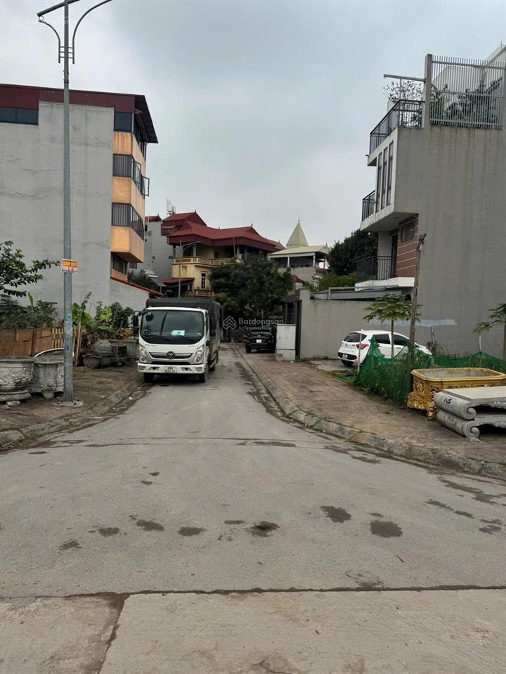 Bán đất đấu giá yên nội. đê thượng cát, sổ đẹp cất két. kí công chứng ngay.
