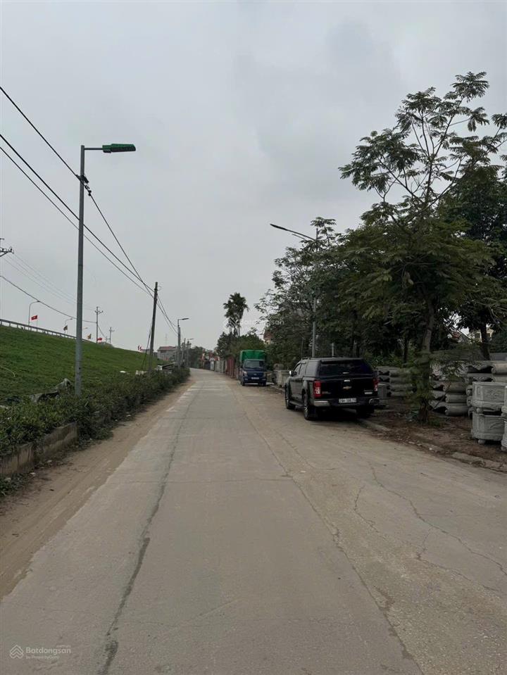 Bán đất đấu giá yên nội. đê thượng cát, sổ đẹp cất két. kí công chứng ngay.
