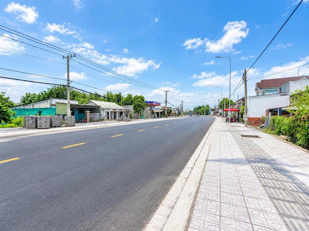 Đất mặt tiền đường 32m ngang 8,6m  lý tưởng xây biệt thự vườn ,xây nhà ghỉ dưỡng gần biê