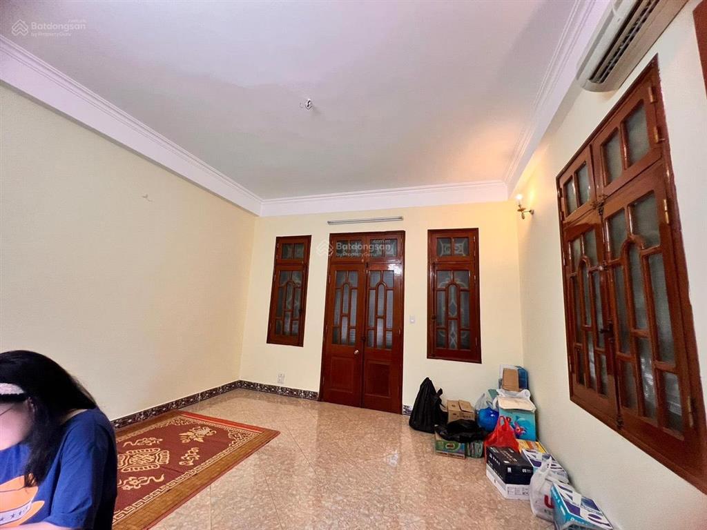 Cho thuê nhà riêng phân lô ngõ 121 chùa láng dt 65m2 * 5 tầng mt 5m giá 24tr ngõ thông ô tô tránh