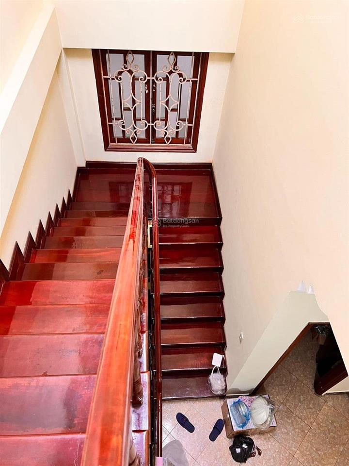 Cho thuê nhà riêng phân lô ngõ 121 chùa láng dt 65m2 * 5 tầng mt 5m giá 24tr ngõ thông ô tô tránh