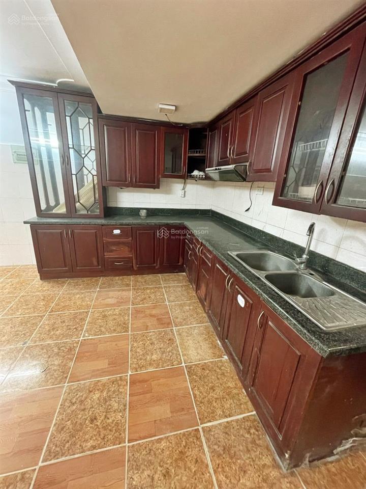 Cho thuê nhà ngõ 84 ngọc khánh dt 65m2 * 5 tầng mt 4.5m giá 22tr ngõ ô tô vào nhà thông thoáng