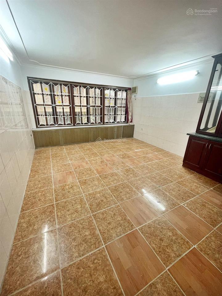 Cho thuê nhà ngõ 84 ngọc khánh dt 65m2 * 5 tầng mt 4.5m giá 22tr ngõ ô tô vào nhà thông thoáng