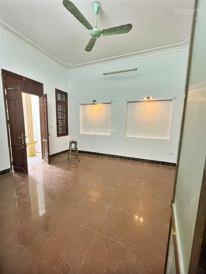 Cho thuê nhà ngõ 84 ngọc khánh dt 65m2 * 5 tầng mt 4.5m giá 22tr ngõ ô tô vào nhà thông thoáng