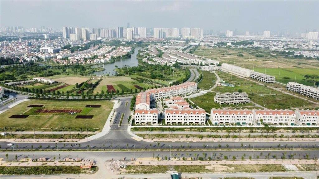 Cần bán nhà 4 tầng 60m2 xã an khánh cũ, đường rộng 20m