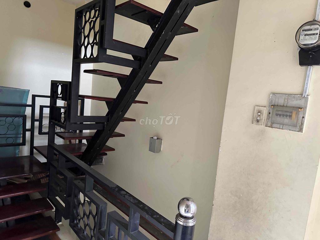 Nhà cho thuê nhà mặt tiền đường lớn