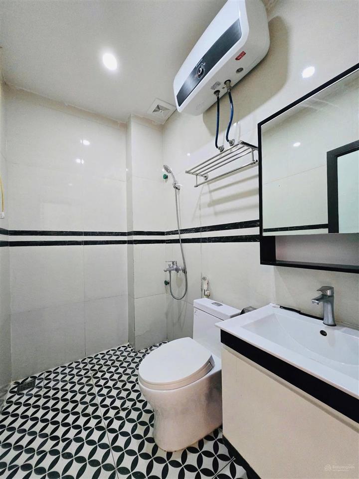 Nhà 4 tầng mặt ngõ. sân cổng  đông khê thông ra lê hồng phong  kinh doanh được