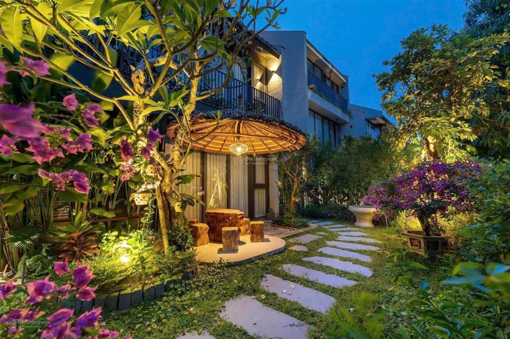 Bán biệt thự sân vườn hội an, dòng tiền 60 triệu/tháng, giá chỉ 8,8 tỷ,  ngay 0905 475 ***