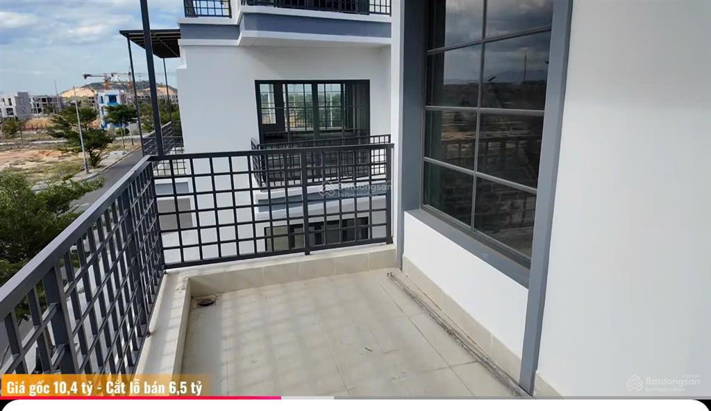 Cắt lỗ 40%  bán nhanh căn nhà ven biển 3 mặt tiền đã bàn giao sử dụng