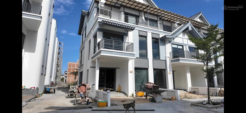 Cắt lỗ 40%  bán nhanh căn nhà ven biển 3 mặt tiền đã bàn giao sử dụng