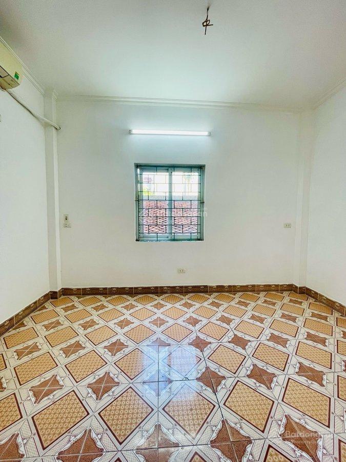 Bán nhà ngõ gốc đề  ngõ rộng, nhà đẹp, 28m2, sổ cực đẹp chỉ 5,7 tỷ
