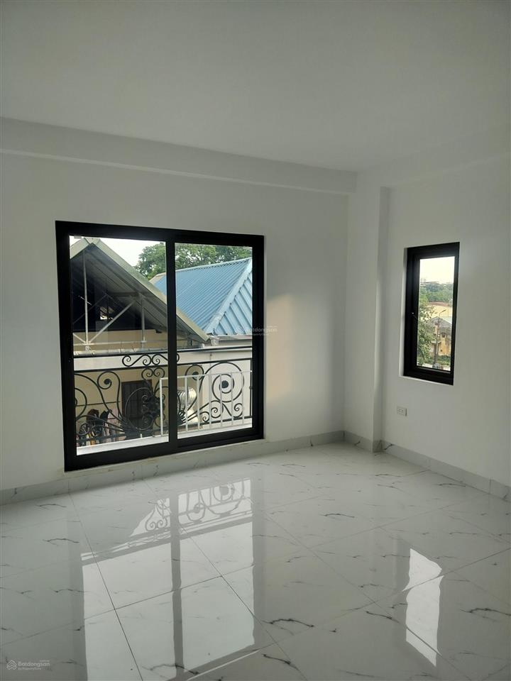 Bán căn mới xây đức giang  cách ô tô tránh chỉ 10m  4 tầng 5pn, chỉ nhỉnh 150tr/m2
