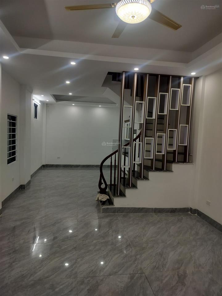 Bán căn mới xây đức giang  cách ô tô tránh chỉ 10m  4 tầng 5pn, chỉ nhỉnh 150tr/m2