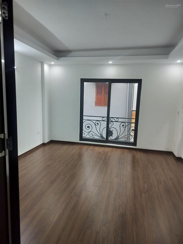 Bán căn mới xây đức giang  cách ô tô tránh chỉ 10m  4 tầng 5pn, chỉ nhỉnh 150tr/m2
