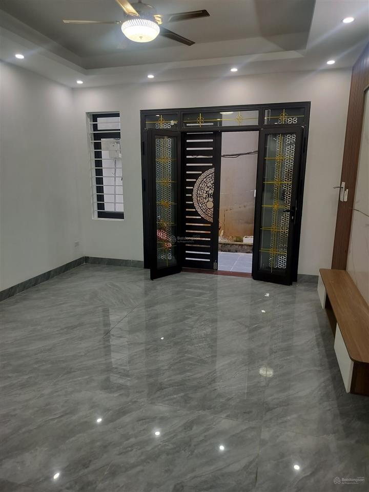Bán căn mới xây đức giang  cách ô tô tránh chỉ 10m  4 tầng 5pn, chỉ nhỉnh 150tr/m2