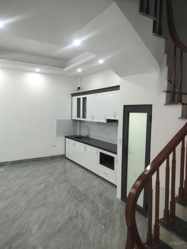 Bán căn mới xây đức giang  cách ô tô tránh chỉ 10m  4 tầng 5pn, chỉ nhỉnh 150tr/m2