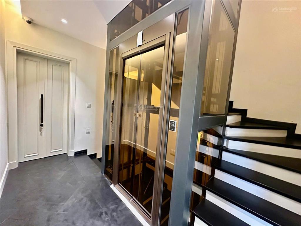 Cho thuê biệt thự vip starlake 240m2 x 4 tầng 5pn, thang máy full,  0339 937 ***