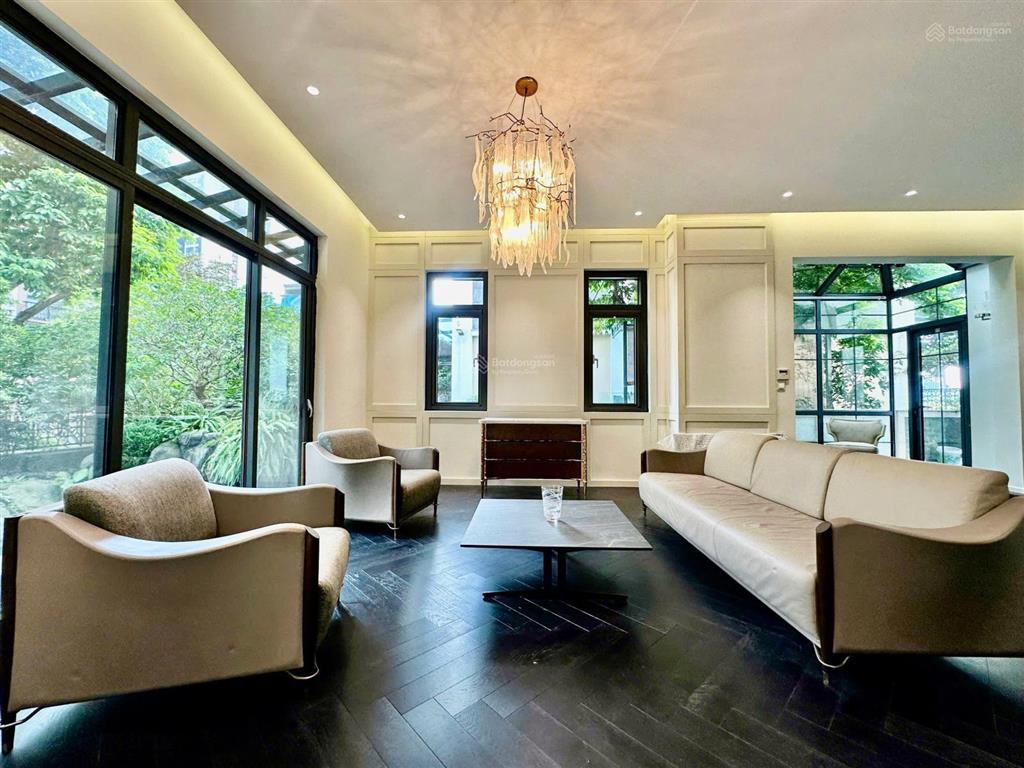 Cho thuê biệt thự vip starlake 240m2 x 4 tầng 5pn, thang máy full,  0339 937 ***