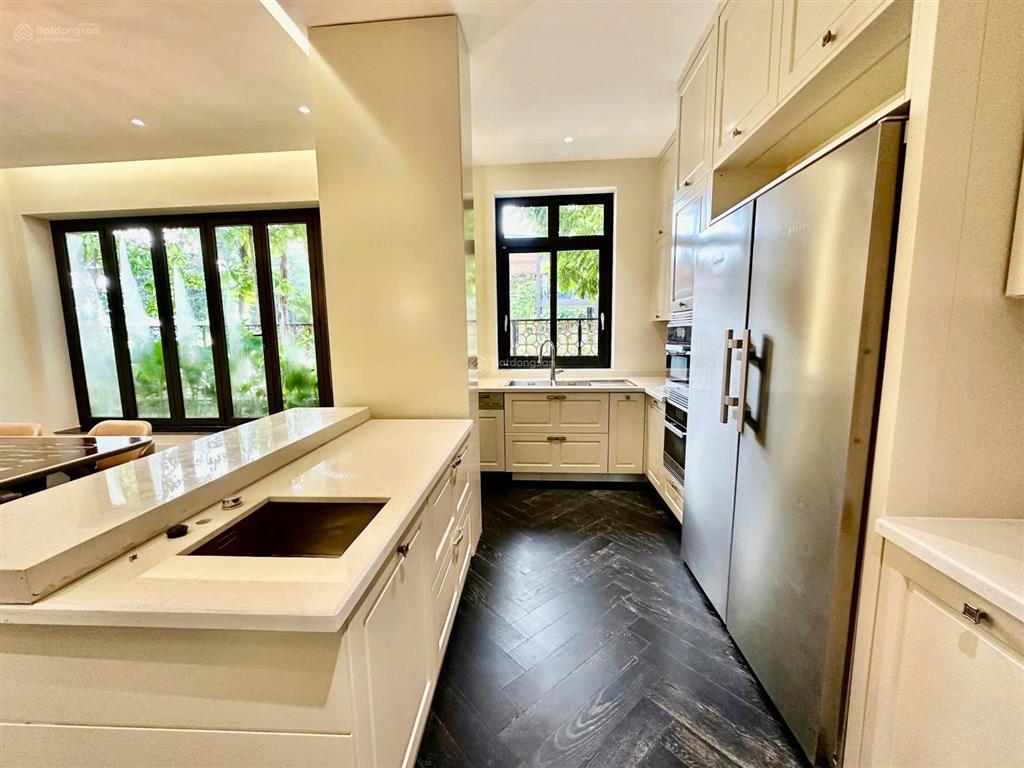 Cho thuê biệt thự vip starlake 240m2 x 4 tầng 5pn, thang máy full,  0339 937 ***