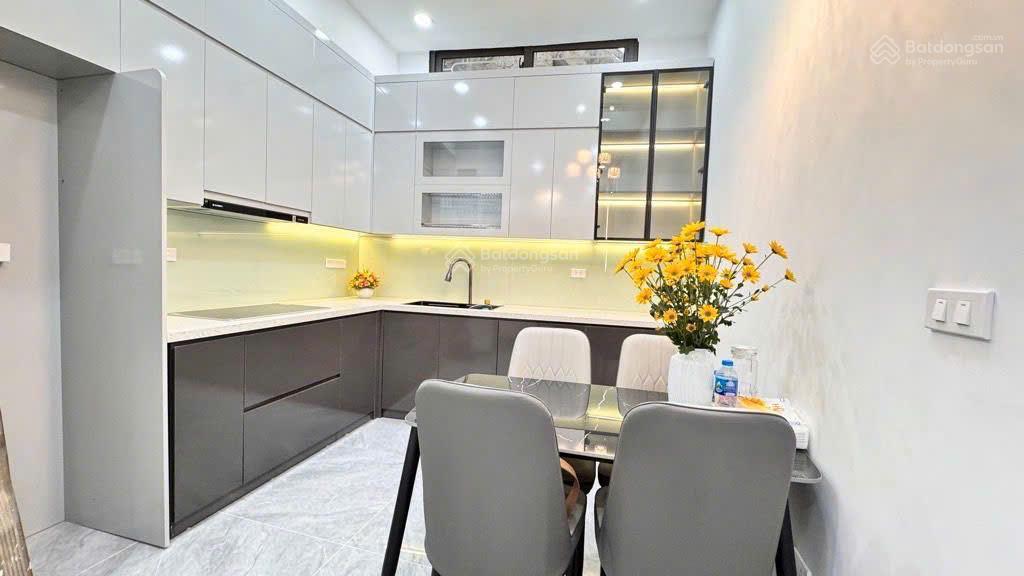 Cho thuê nhà ngõ 23 xuân la 38m*5t thang máy full giá 18tr/t  0339 937 ***
