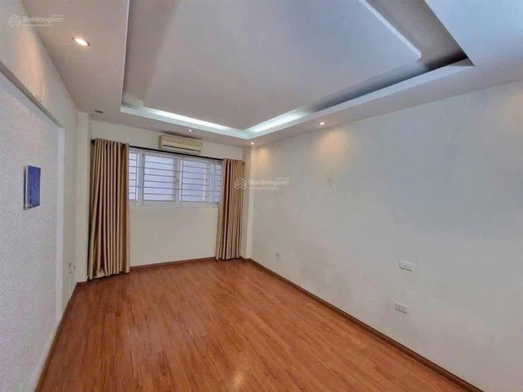 Cho thuê nhà ngõ 120 hoàng quốc việt 60m² x 4 tầng ô tô đỗ cửa giá 19tr/th.  0339 937 ***