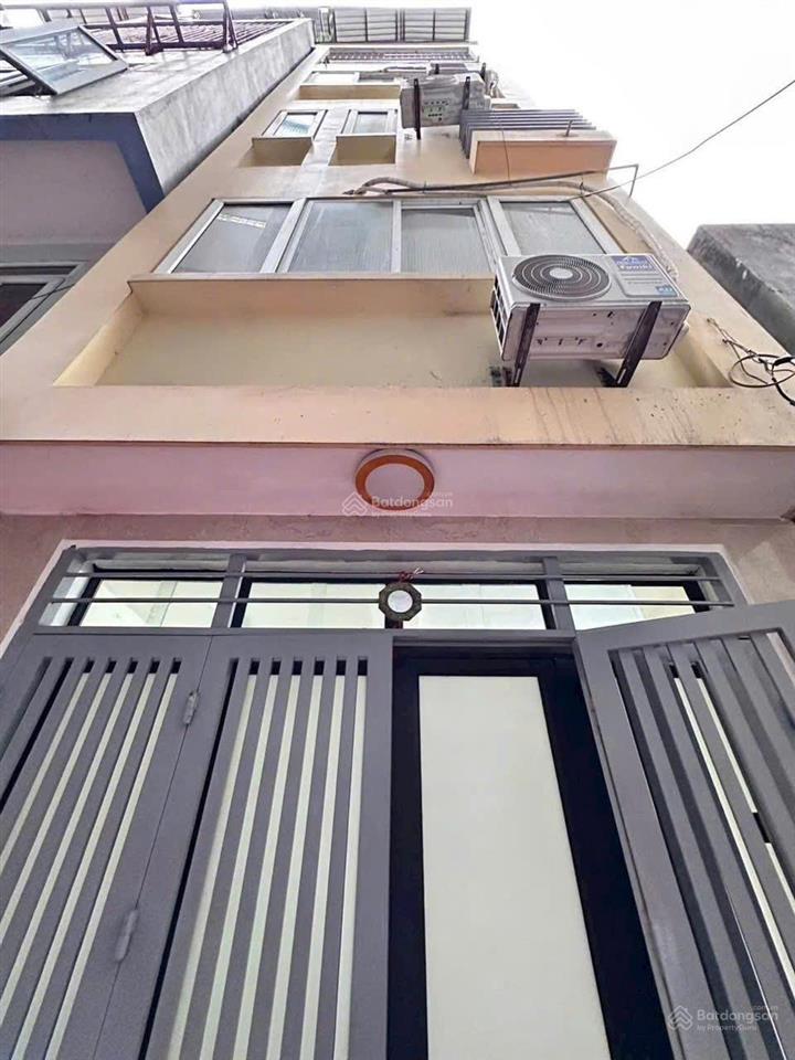 Cho thuê nhà ngõ 120 hoàng quốc việt 60m² x 4 tầng ô tô đỗ cửa giá 19tr/th.  0339 937 ***